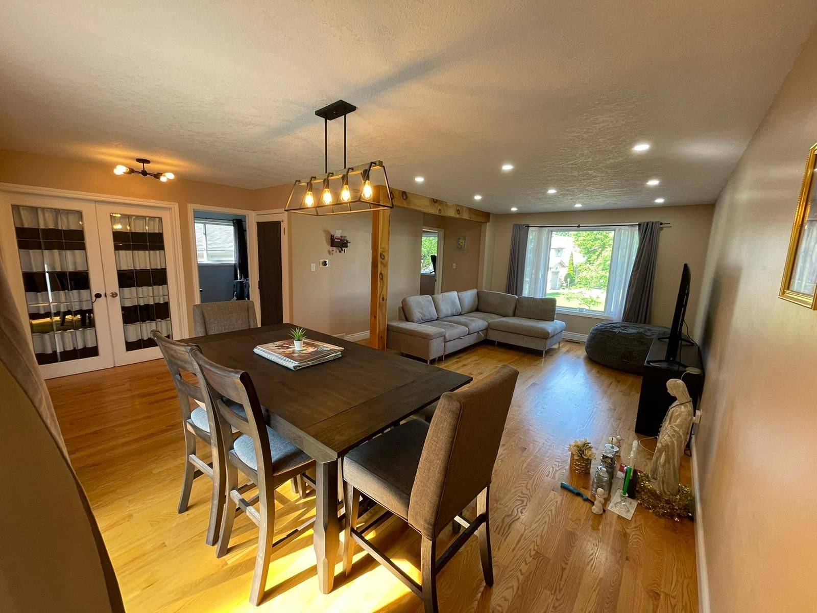 Kitchener, ON N2R 1L6,40 Old Huron CT