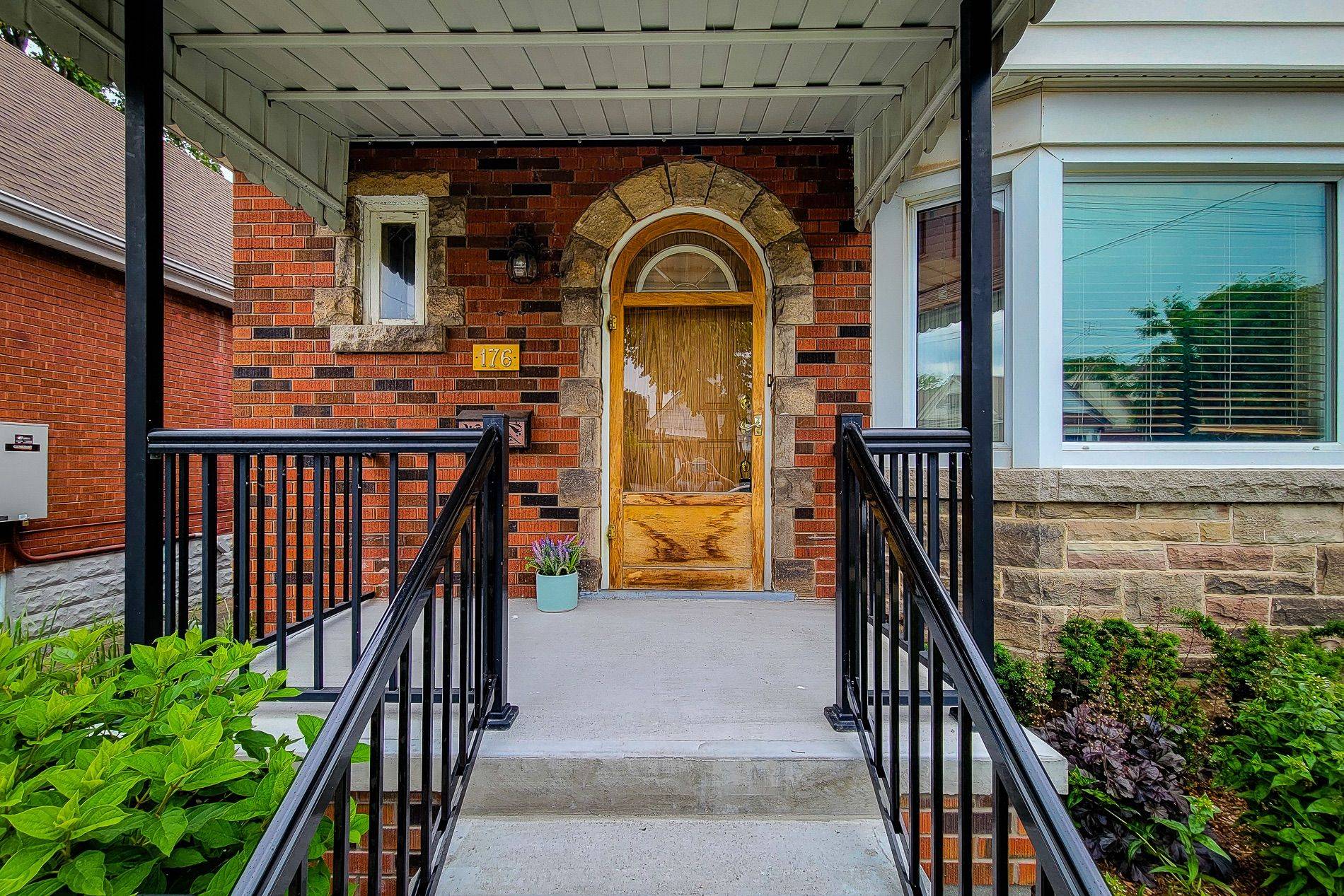 Hamilton, ON L8K 2P2,176 Wexford AVE S