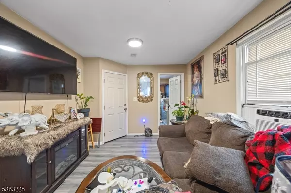 Paterson City, NJ 07524,109 Lyon St