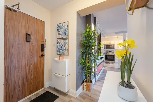 177 Linus RD #309, Toronto C15, ON M2J 4S5