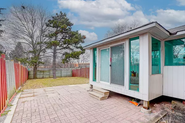 Markham, ON L3R 3T4,56 Upton CRES