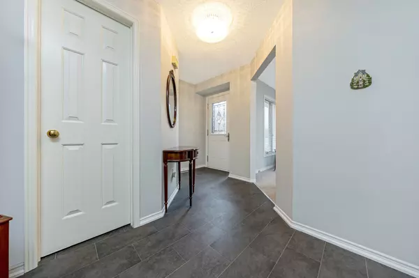 Mississauga, ON L5R 1W3,500 Silverthorne CRES #6