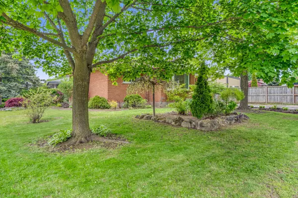 Guelph, ON N1E 3K5,4 BLACKBIRD CRES