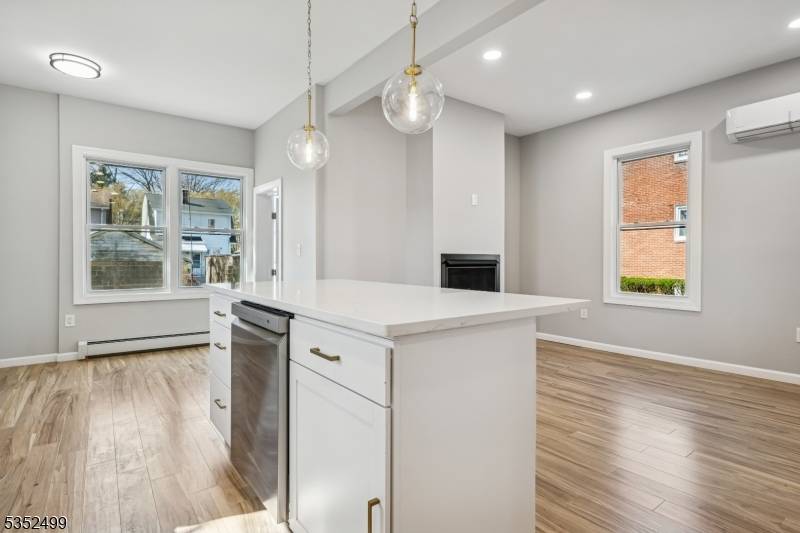 Montclair Twp., NJ 07042,9 Warman St
