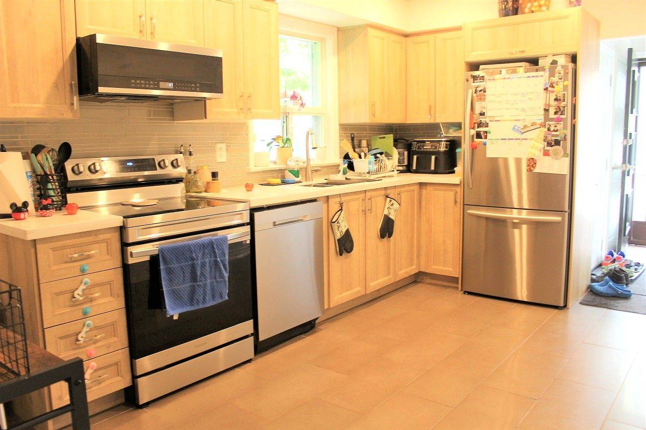 Toronto C13, ON M4A 1B9,36 Bartley (Main Level) DR