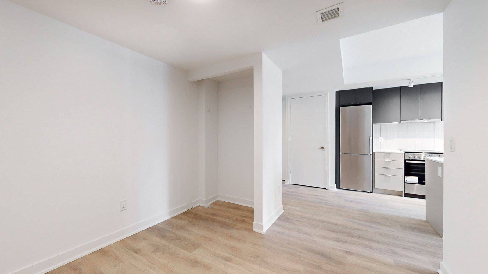 Toronto C06, ON M3H 0E7,8 Tippett RD #1406