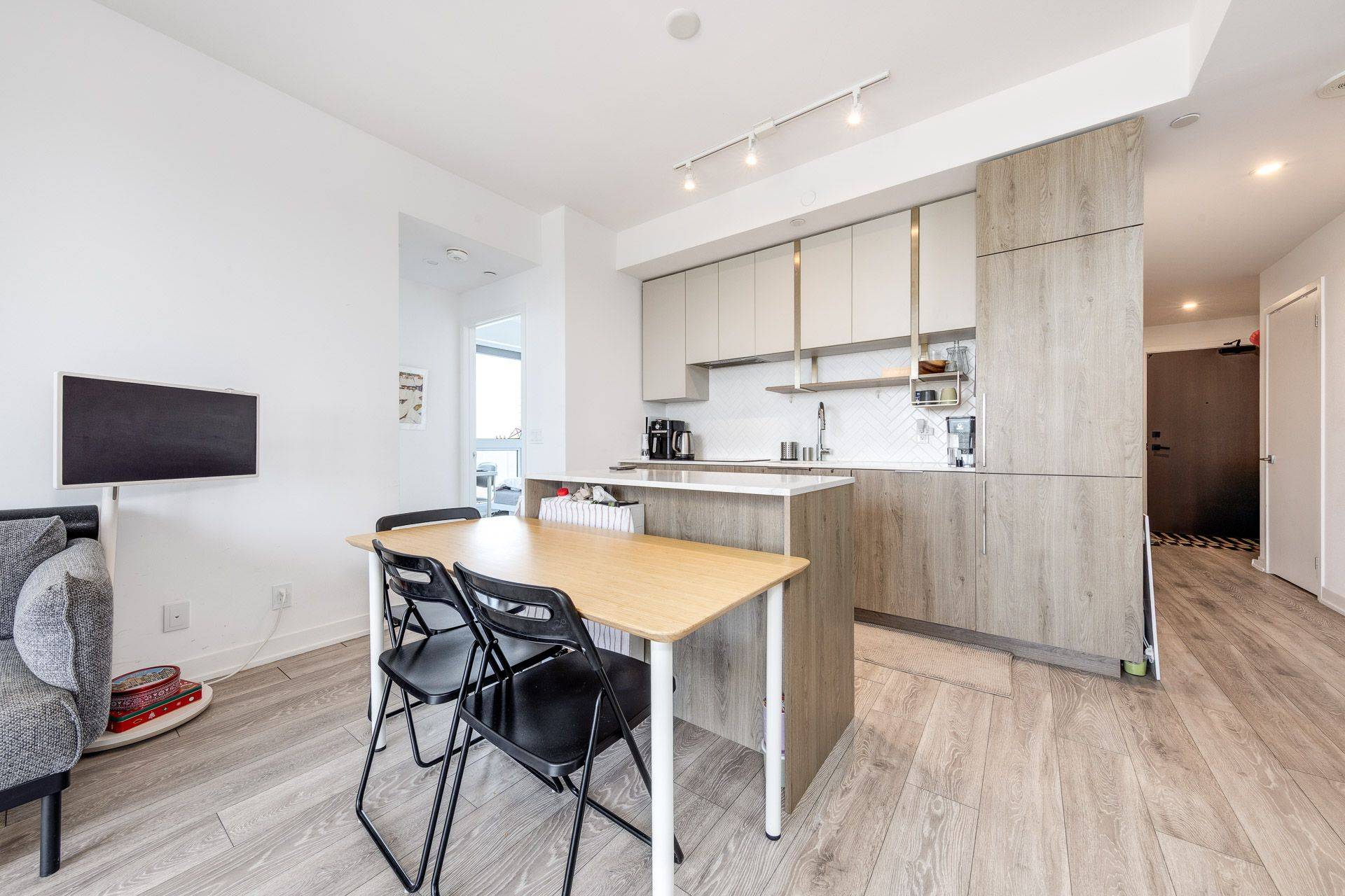 Toronto C14, ON M2N 0L4,15 Holmes AVE #2504