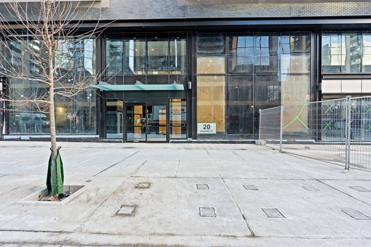 Toronto C01, ON M5G 0C5,20 Edward ST #1316
