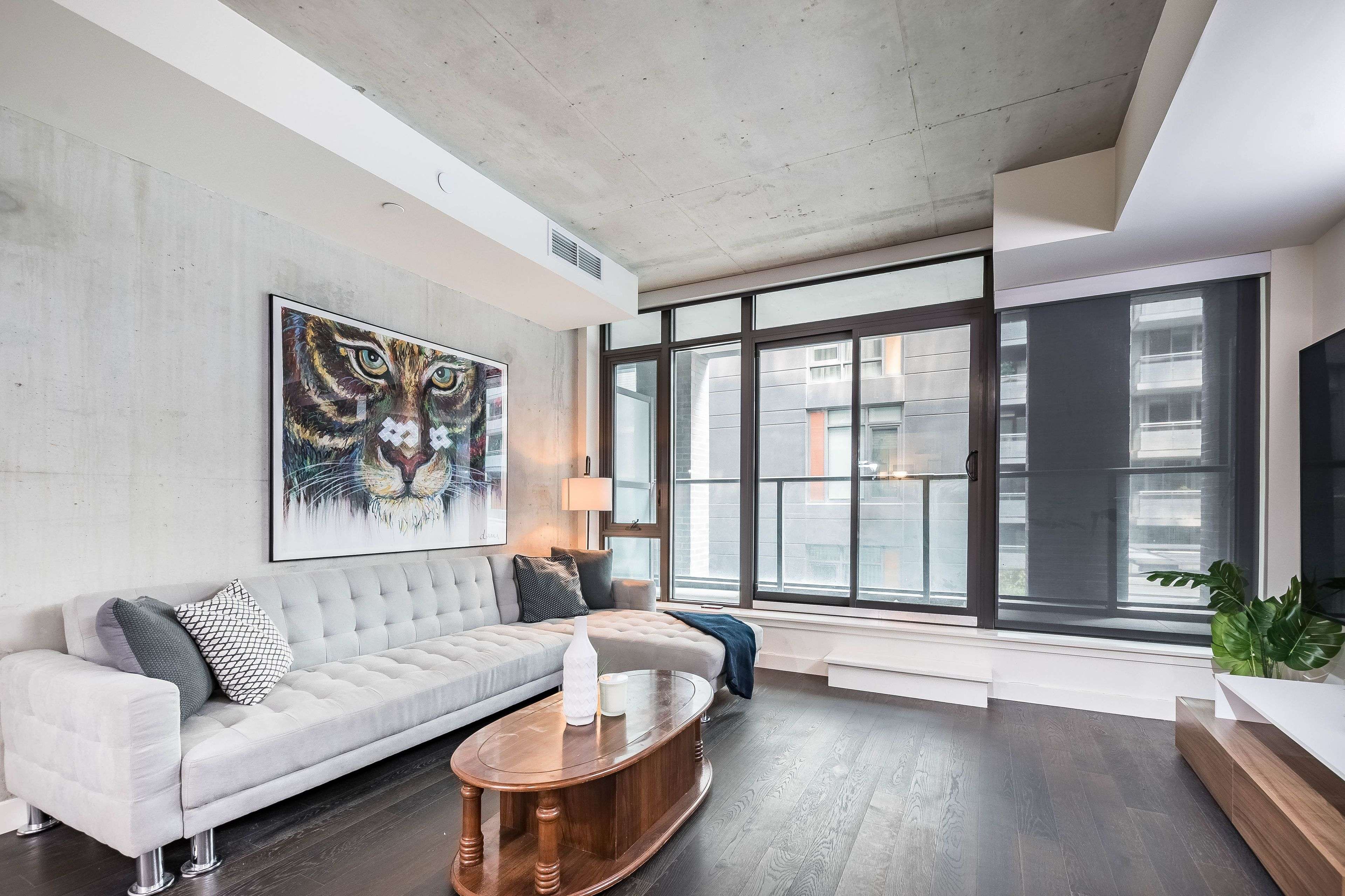 111 Bathurst ST #318, Toronto C01, ON M5V 0M9
