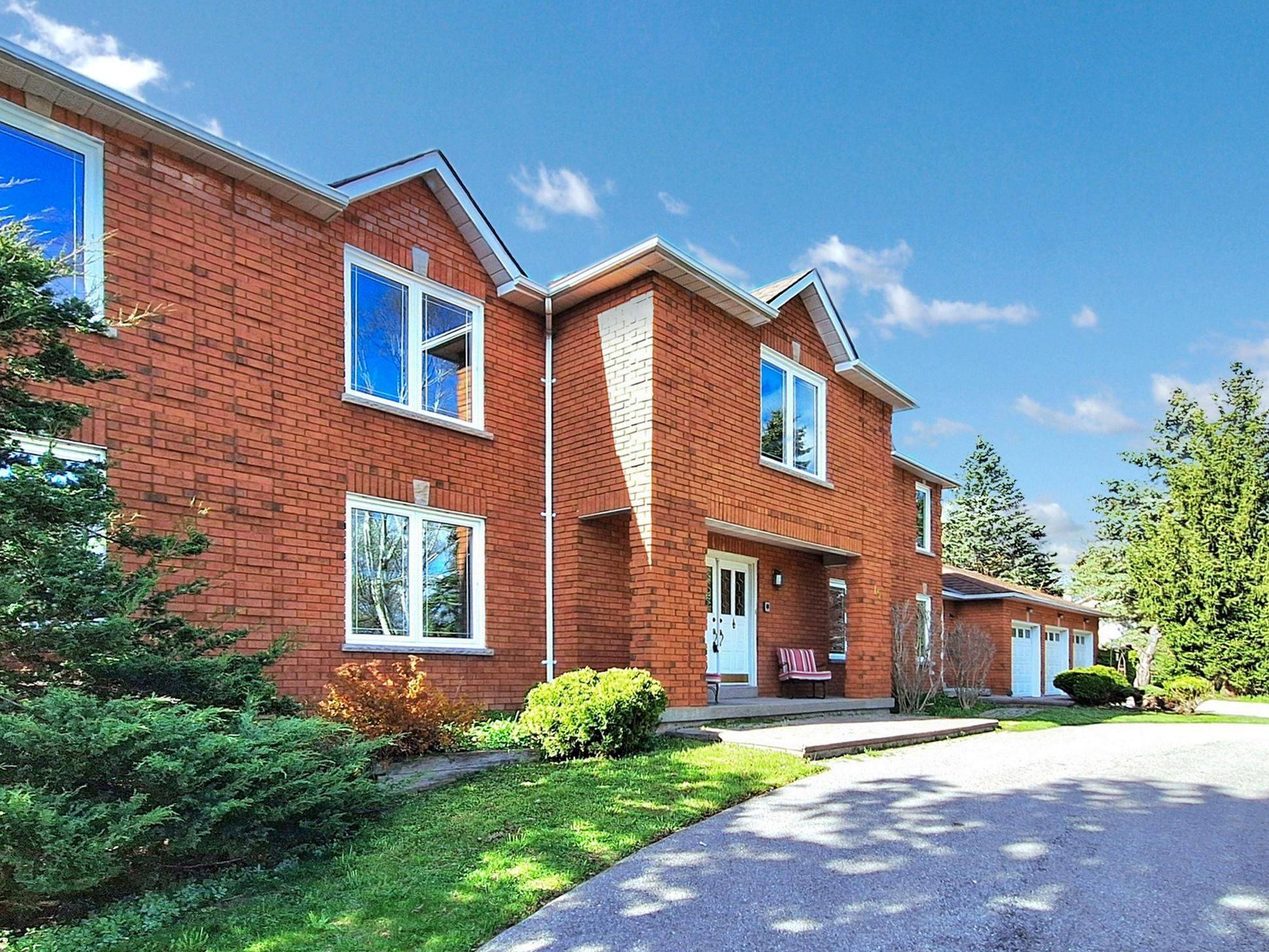 Whitchurch-stouffville, ON L4A 7X4,15 Hill Top TRL