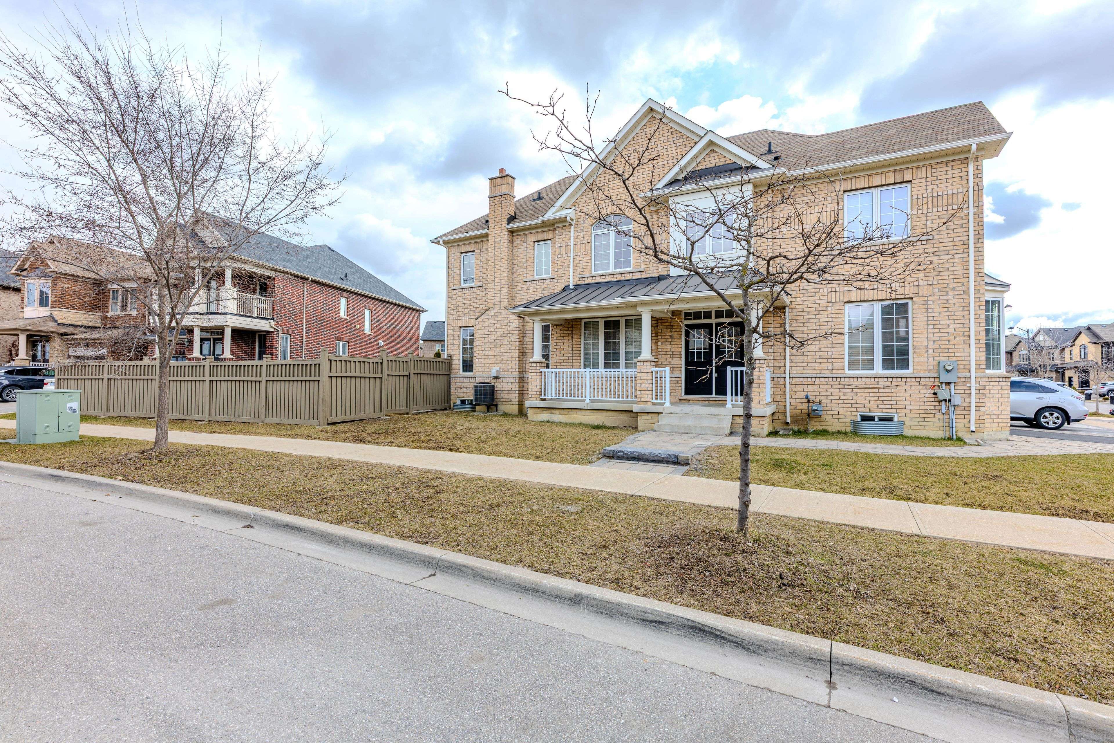 Vaughan, ON L4H 3Y4,36 Herzl ST