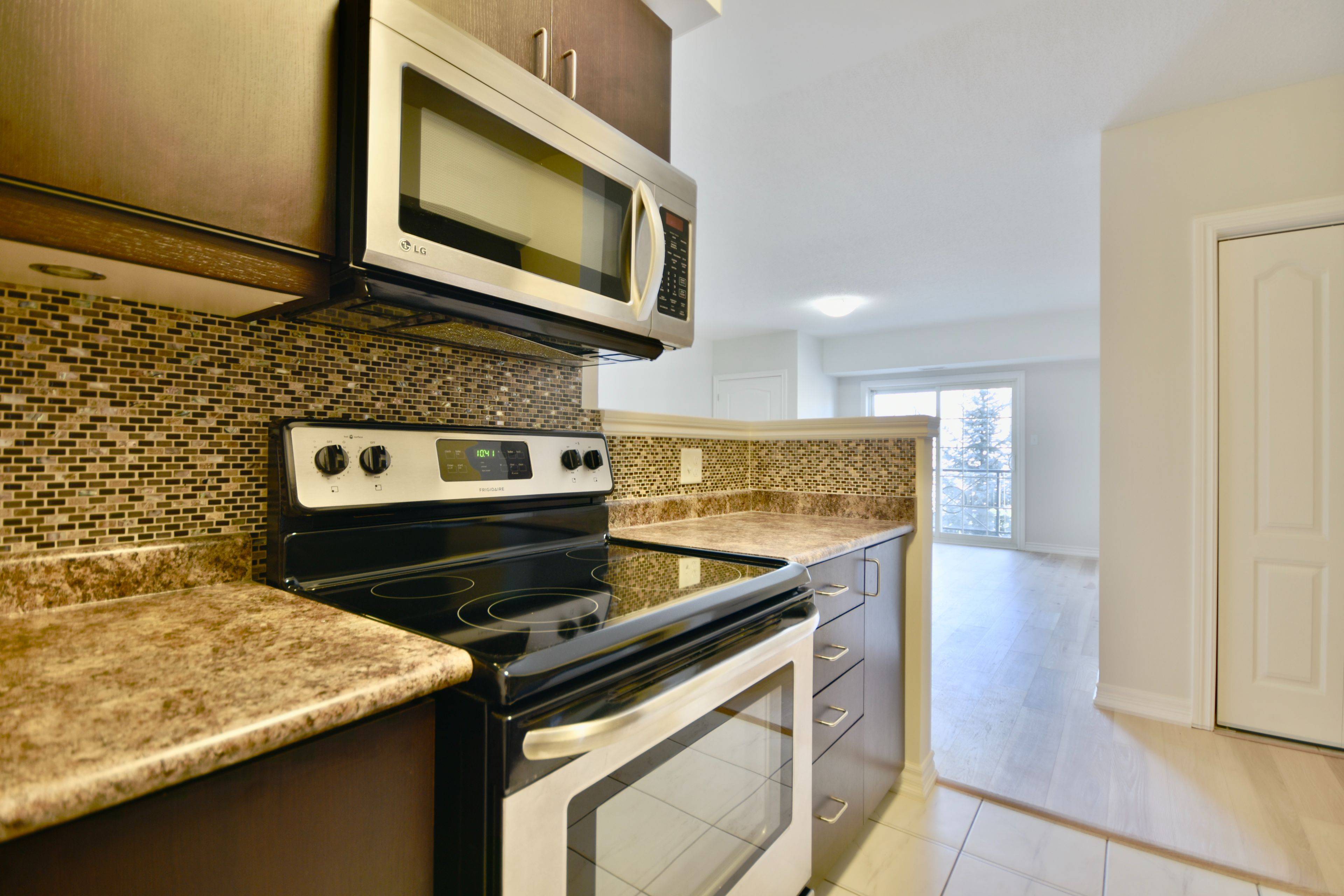 Barrie, ON L4N 5T5,39 Ferndale DR S #205