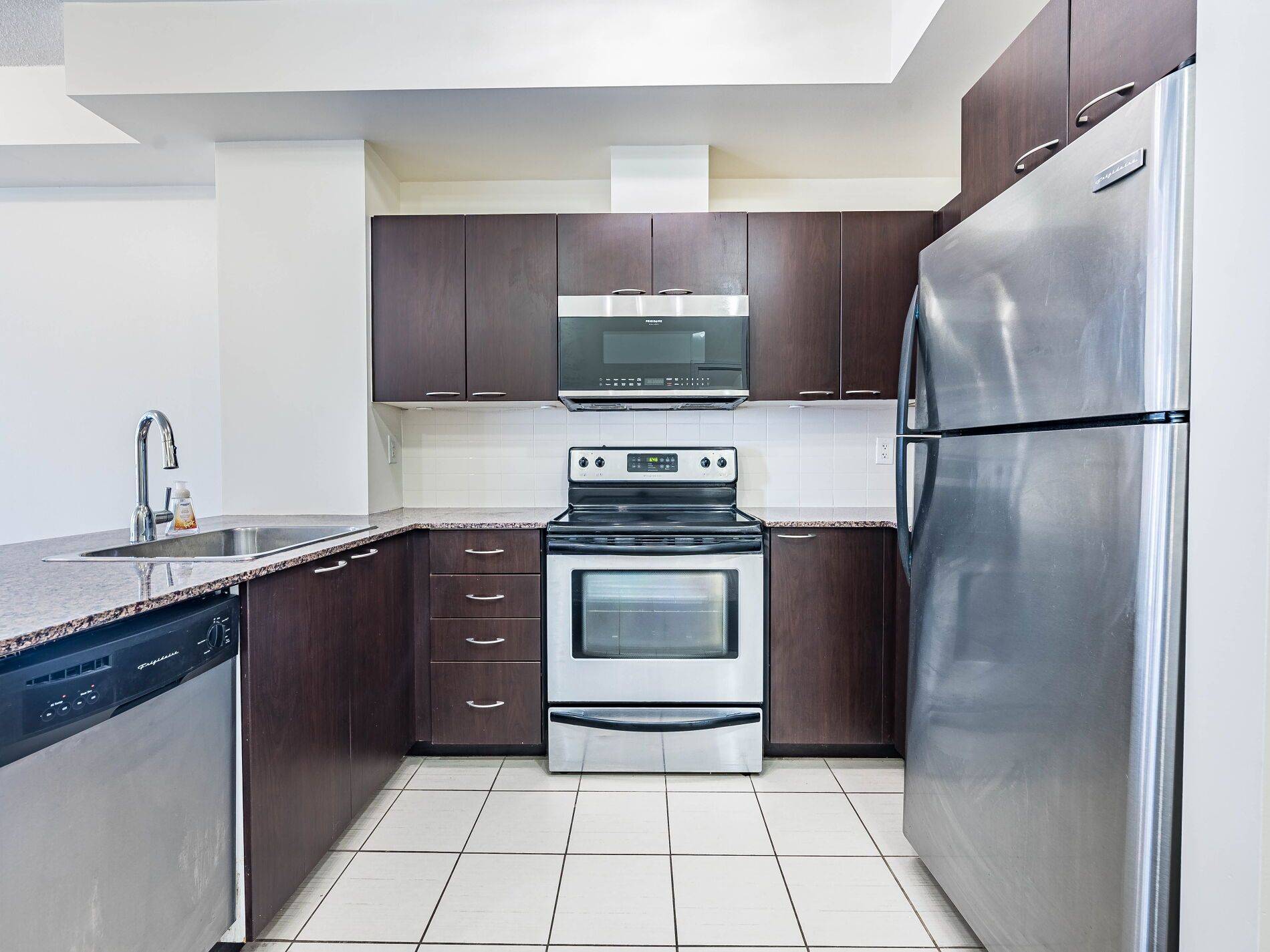 Mississauga, ON L5B 0C6,385 Prince Of Wales DR #416