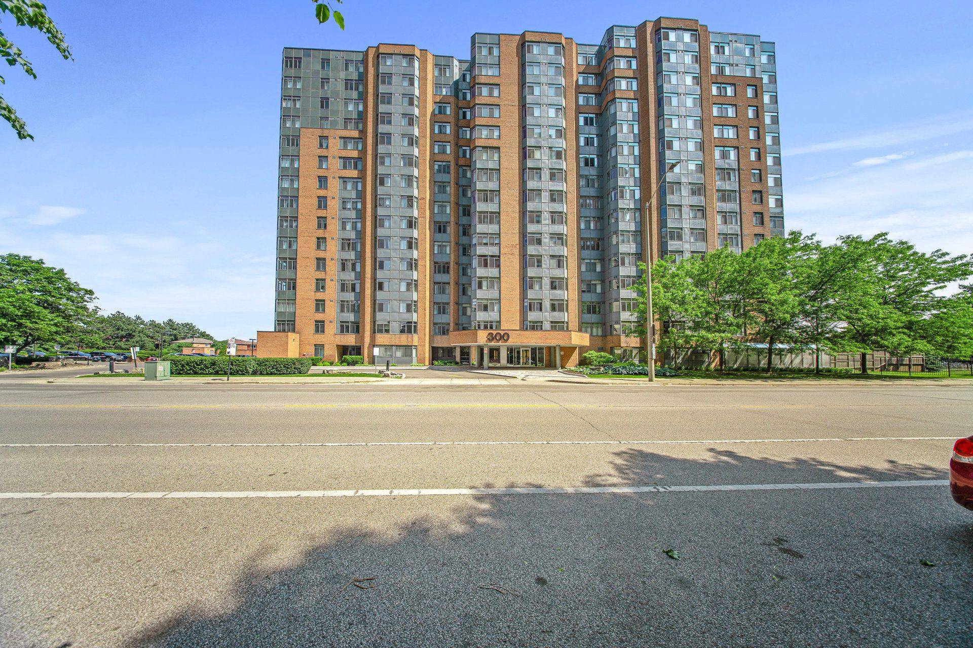 Mississauga, ON L5B 3W3,300 Webb DR #510