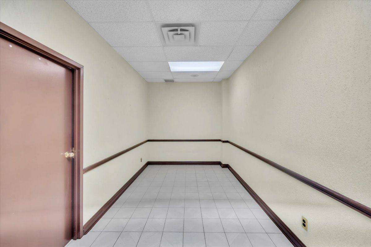 Mississauga, ON L4T 4E3,3530 Derry RD E #102