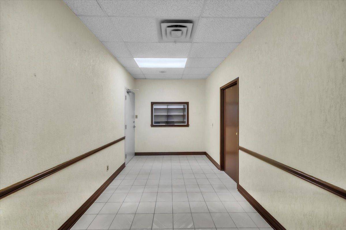Mississauga, ON L4T 4E3,3530 Derry RD E #102