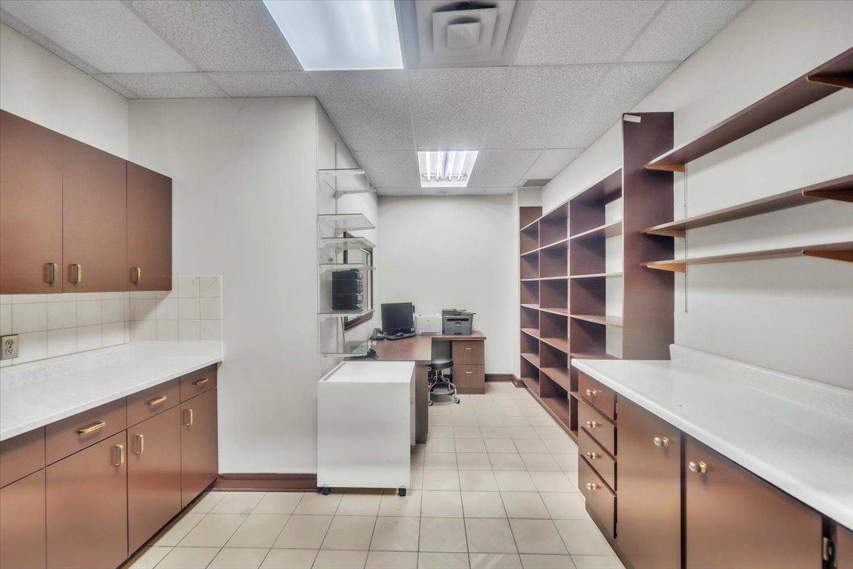Mississauga, ON L4T 4E3,3530 Derry RD E #102