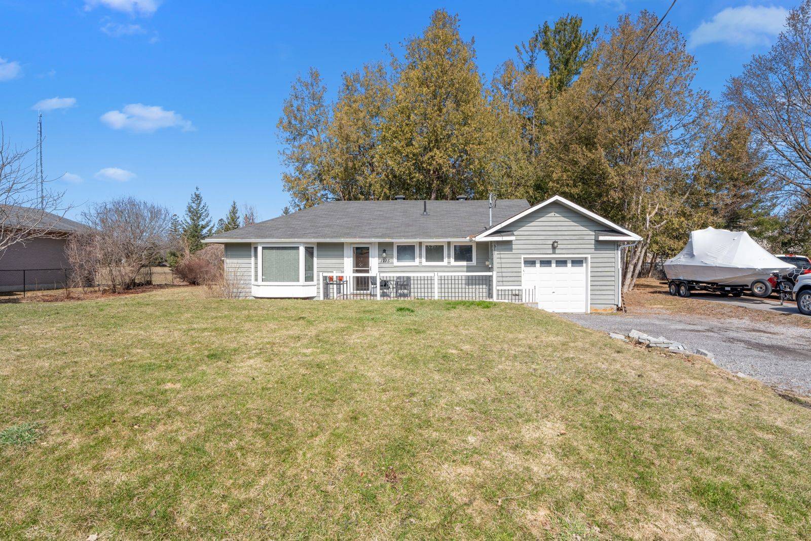 1215 KLONDIKE RD, Kanata, ON K2W 1E1