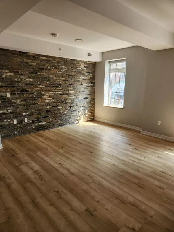 Oshawa, ON L1H 0A2,70 King ST E #220