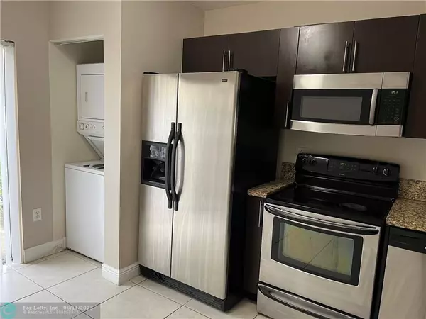 Davie, FL 33314,6255 SW 47th Mnr #104