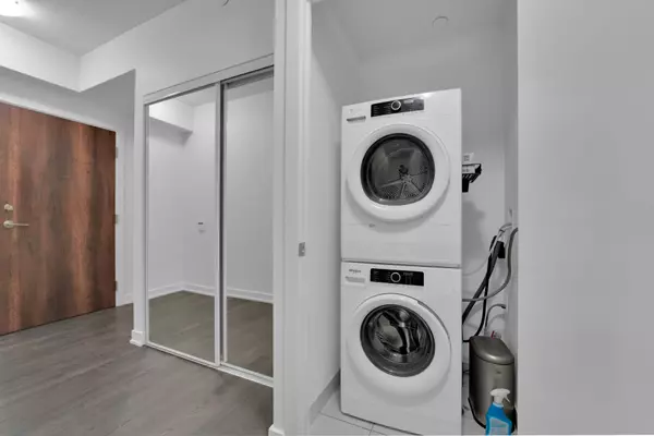 Toronto W06, ON M8Y 0C7,251 Manitoba ST #1504