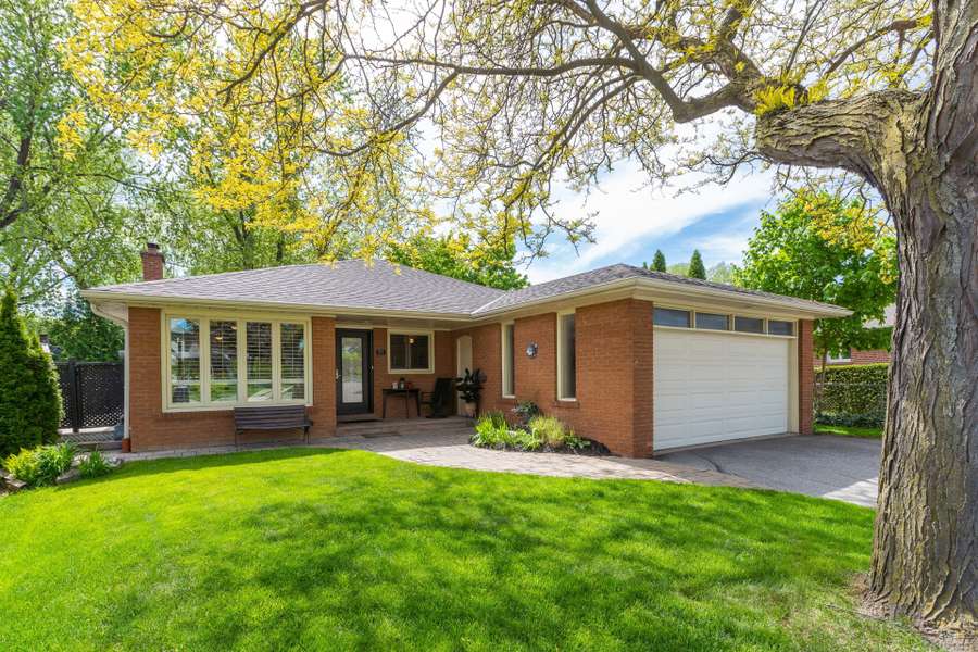 31 Norbert CRES, Toronto W08, ON M9C 3J8