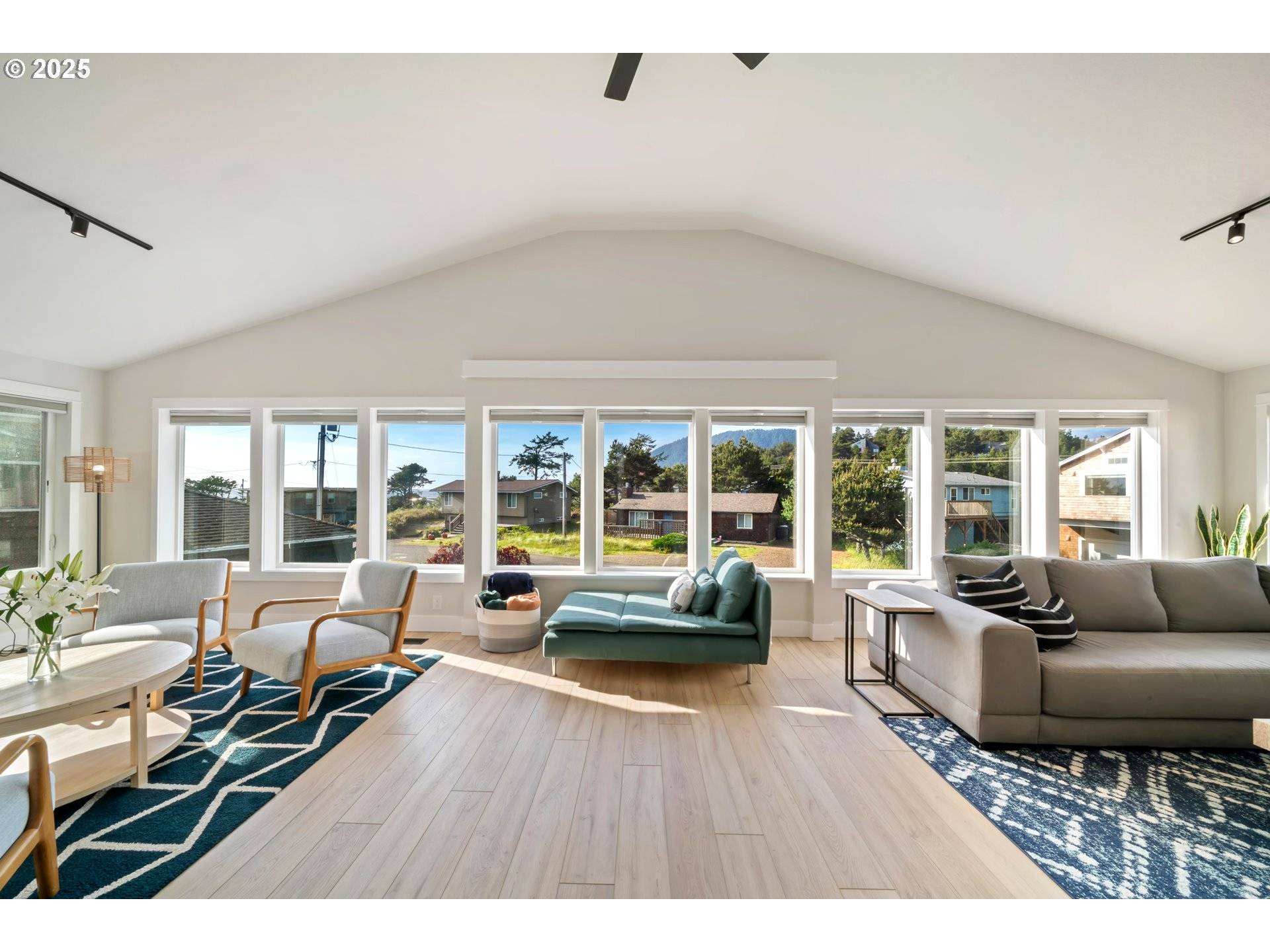 Manzanita, OR 97130,90 BEACH DR