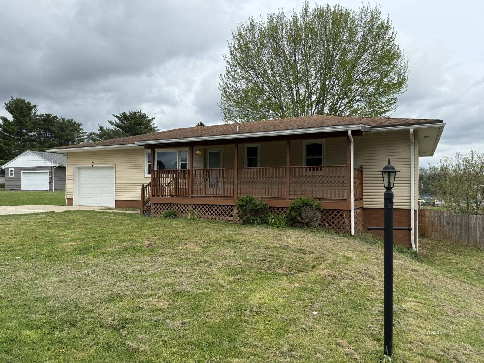 4 Mound St, The Plains, OH 45780