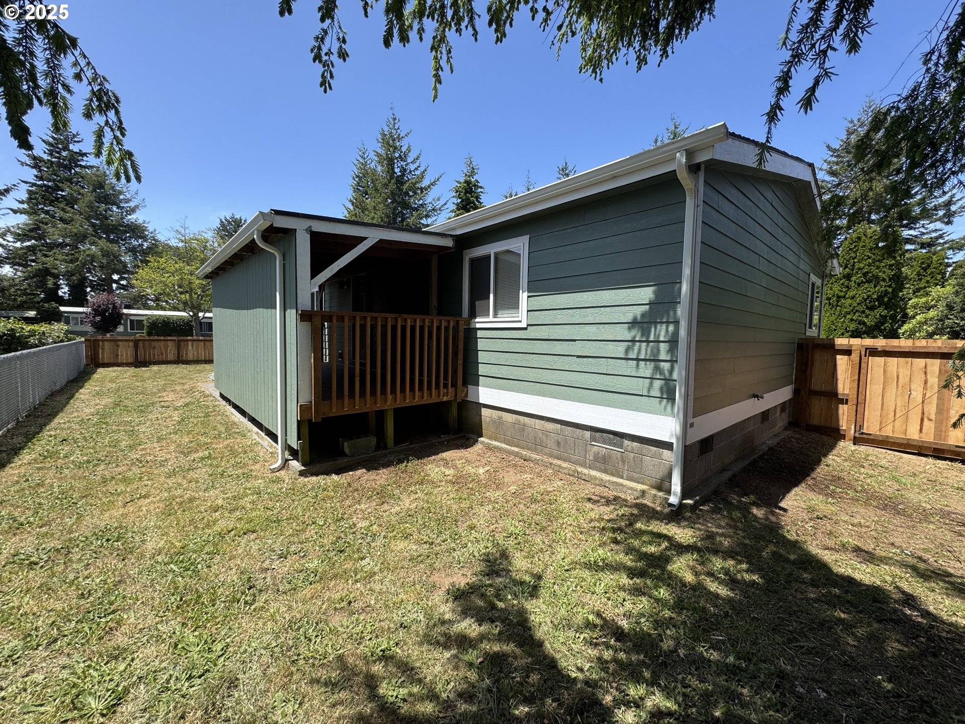 Bandon, OR 97411,250 NORTH AVE