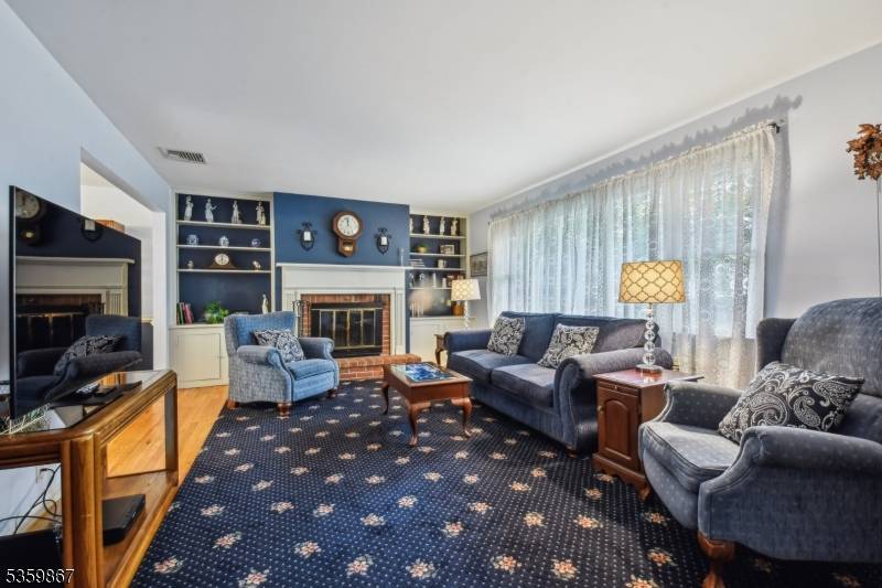 Florham Park Boro, NJ 07932,17 Briarwood Rd