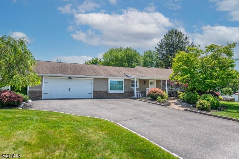 Roxbury Twp., NJ 07876,10 MOUNTAINVIEW RD