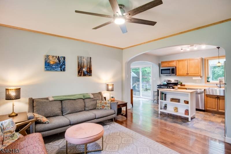 Hampton Twp., NJ 07860,3 Pine Dr