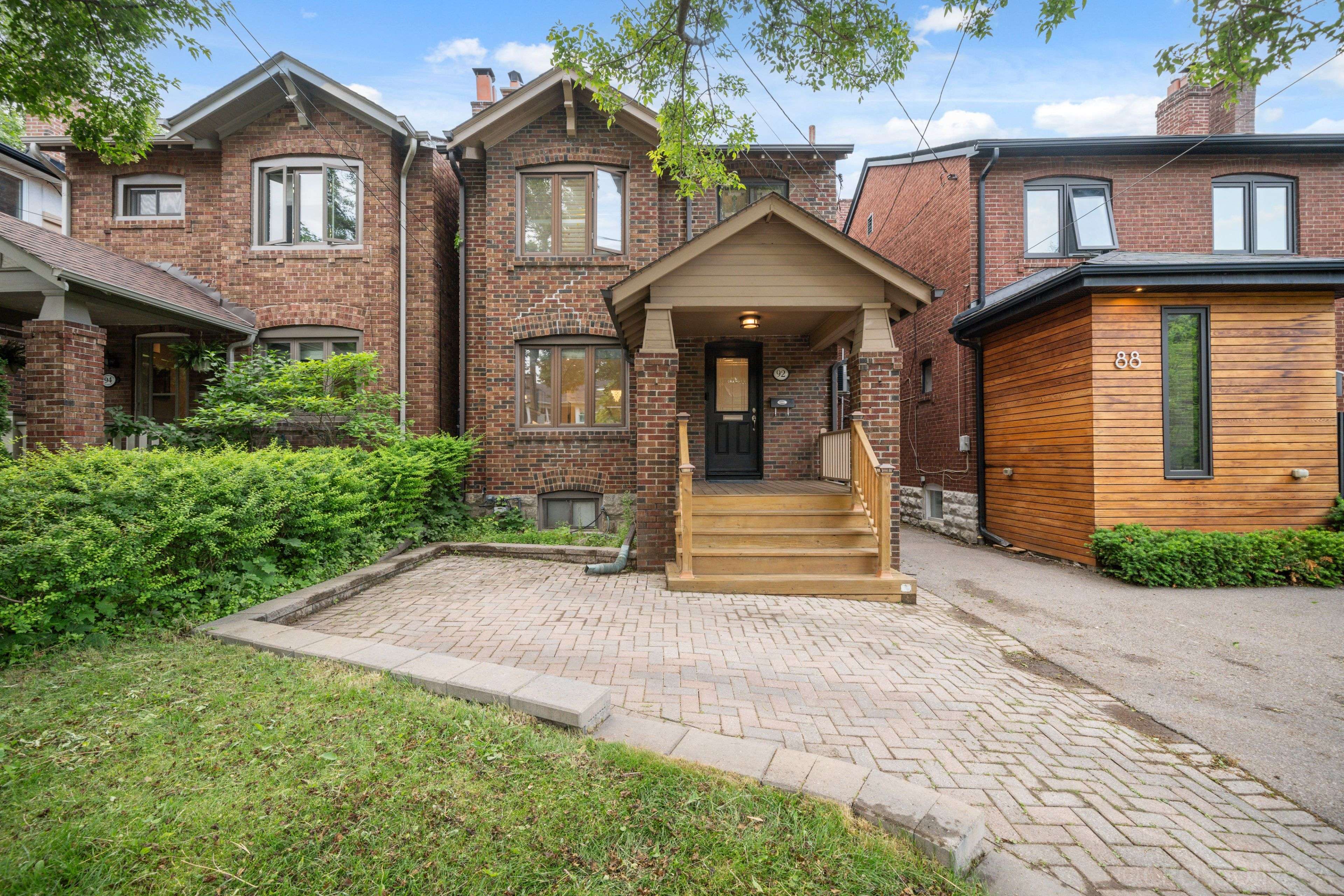 Toronto C04, ON M5M 1P3,92 Brookdale AVE