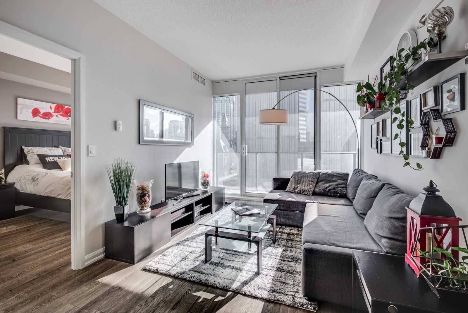 Toronto C01, ON M5G 1P7,111 Elizabeth ST #1209