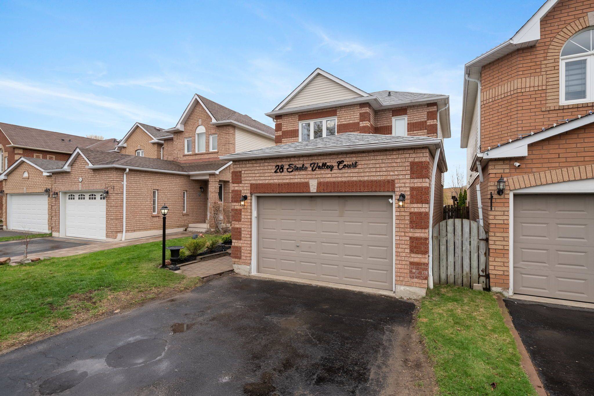 Whitby, ON L1R 2M3,28 Steele Valley CT