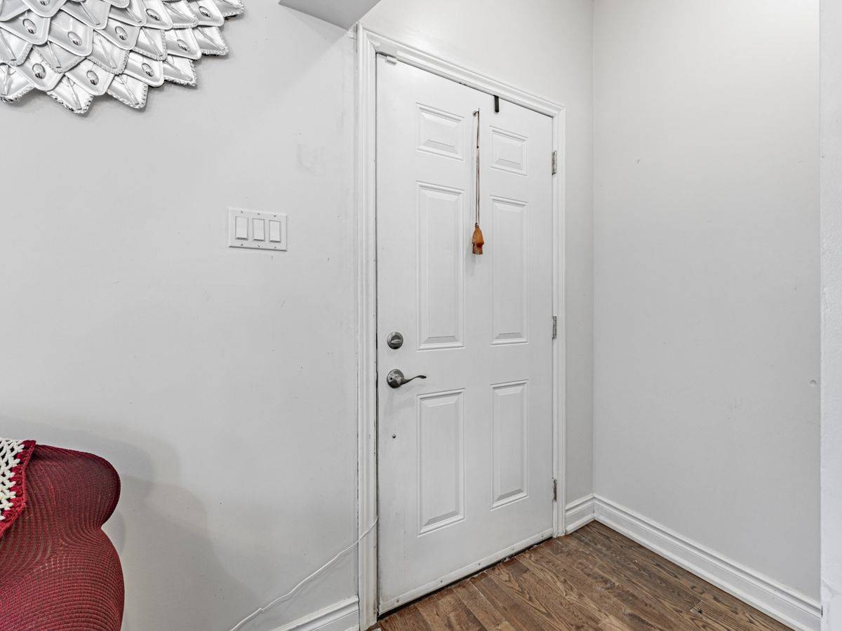 Oshawa, ON L1H 1R2,160 Bruce ST