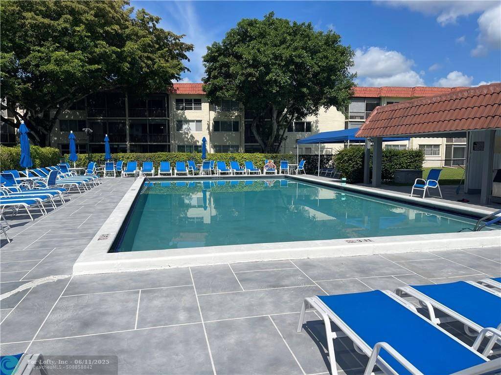 9410 N Hollybrook Lake Dr  #310, Pembroke Pines, FL 33025