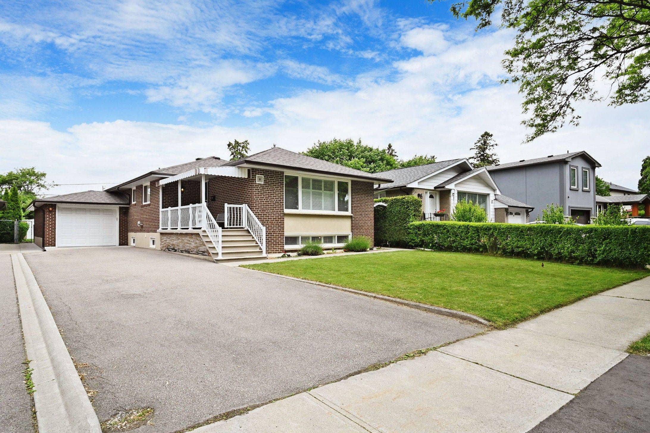 8 Cromer PL, Toronto W09, ON M9R 2E1