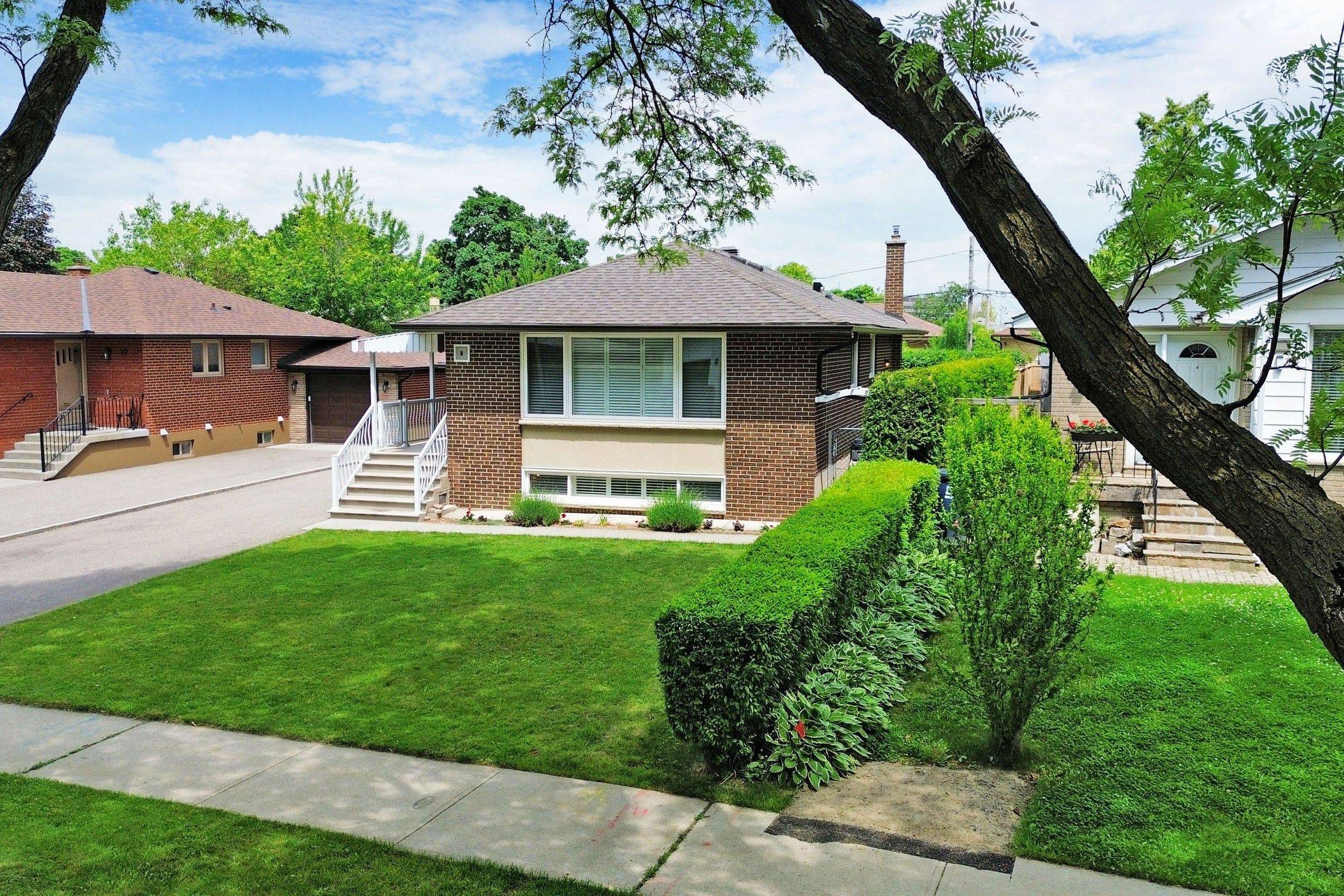 Toronto W09, ON M9R 2E1,8 Cromer PL
