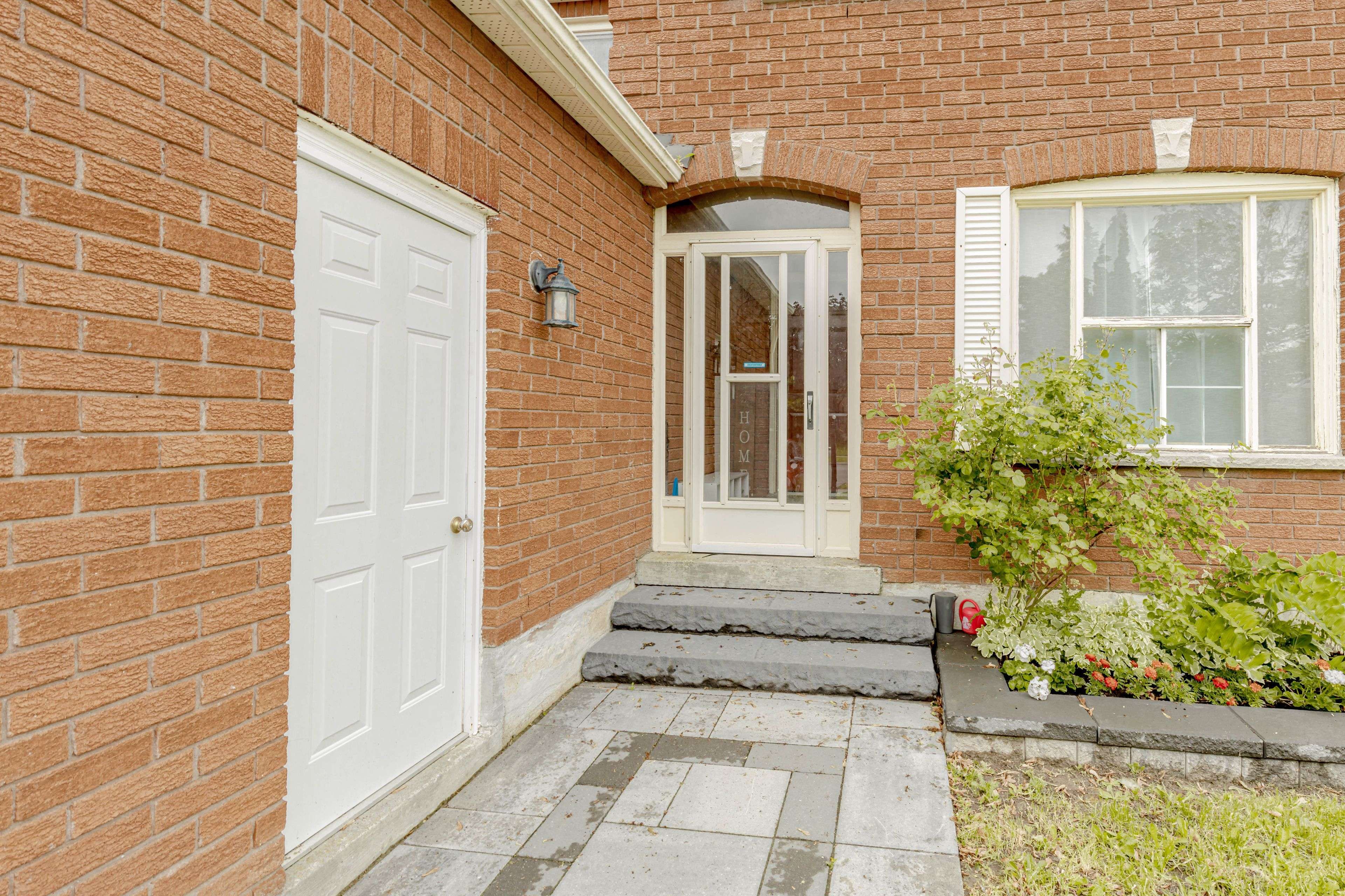 Mississauga, ON L5R 3A7,952 Ceremonial DR
