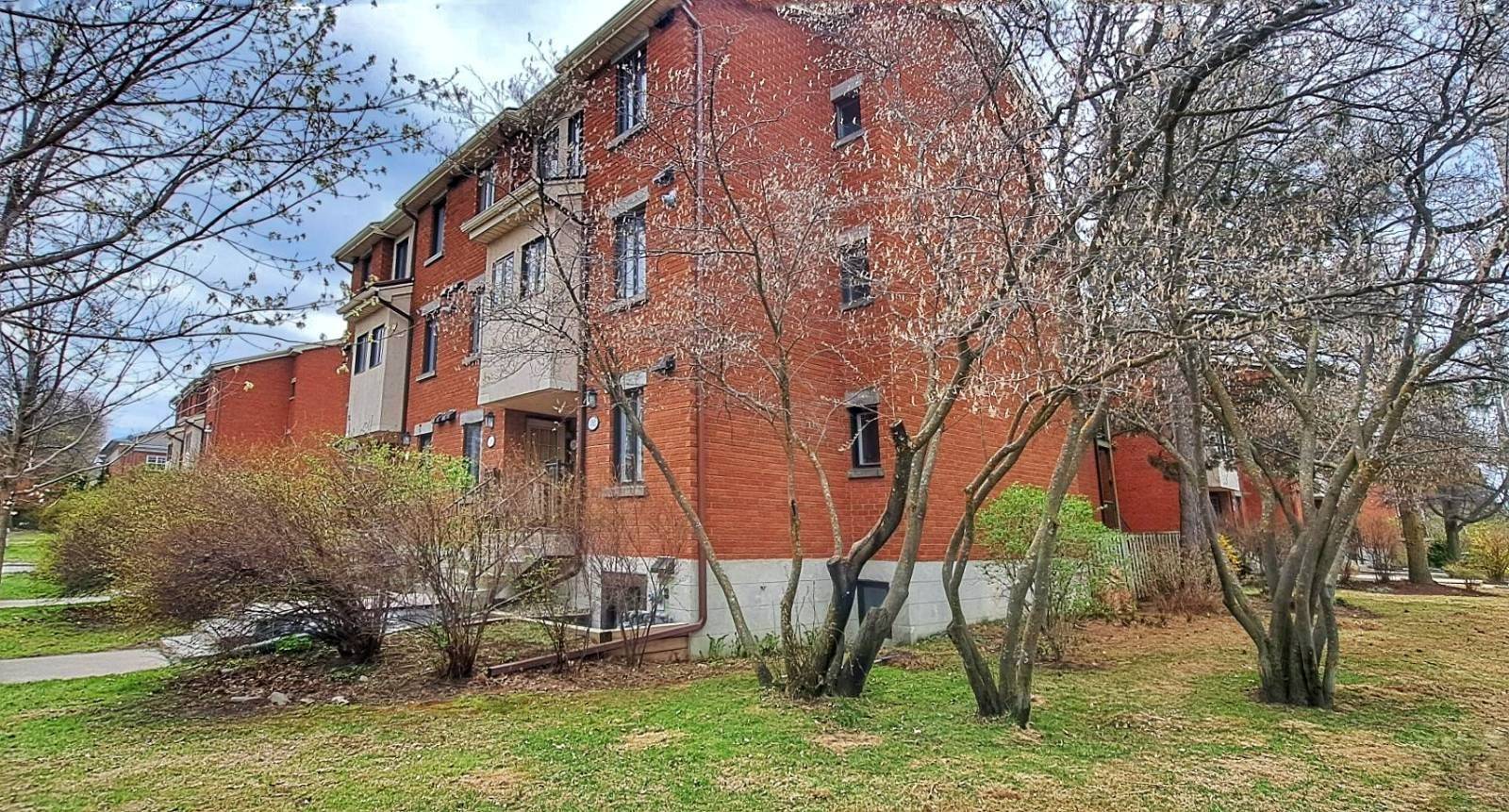 Manor Park - Cardinal Glen And Area, ON K1K 2V1,194 Alvin RD
