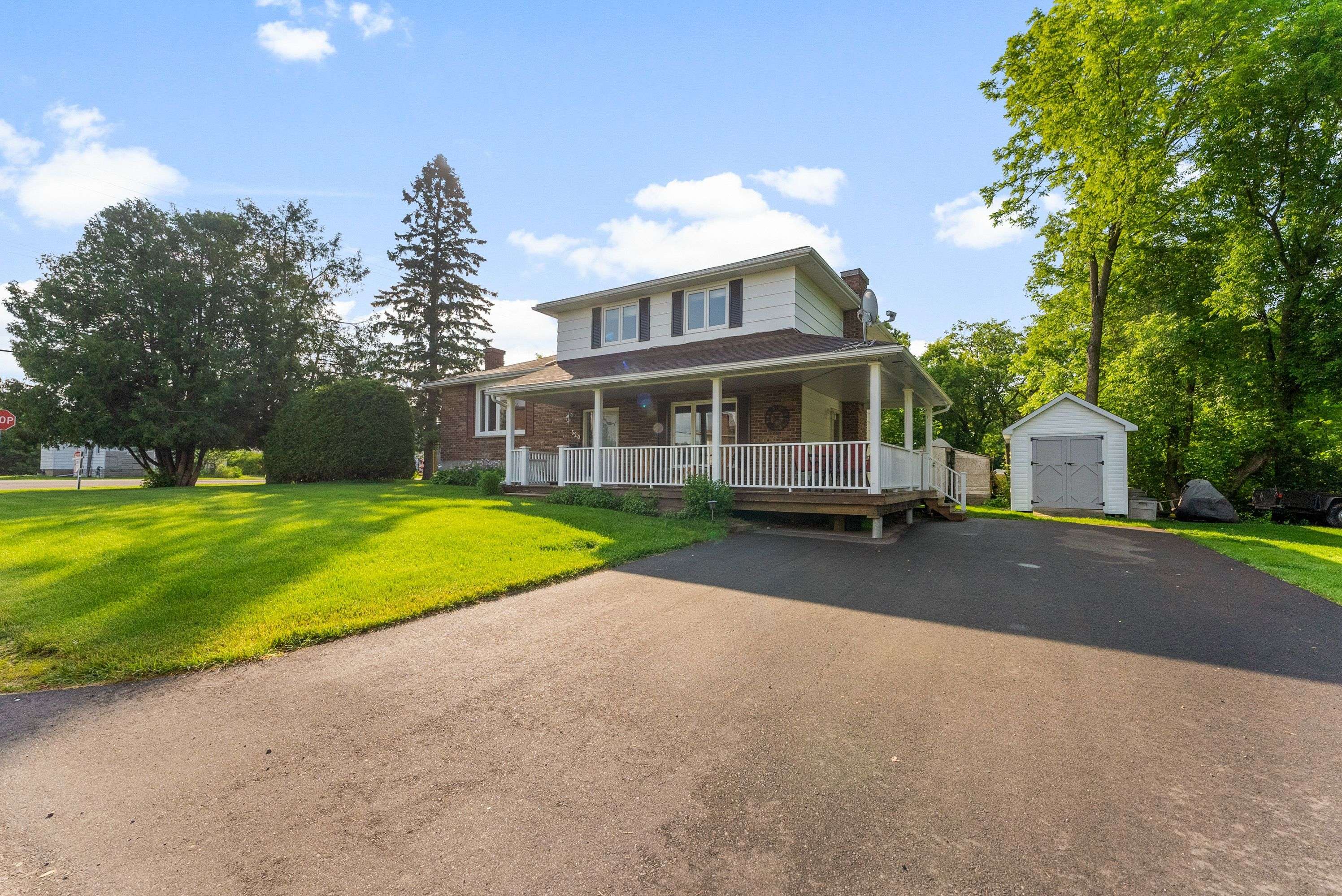 Renfrew, ON K7V 4L7,320 Francis ST