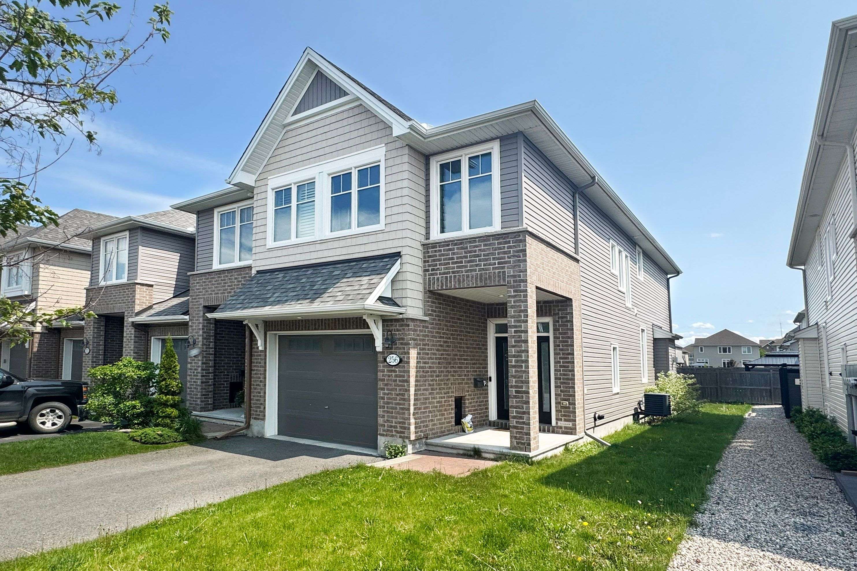Barrhaven, ON K2J 0E4,256 BRAMBLING WAY
