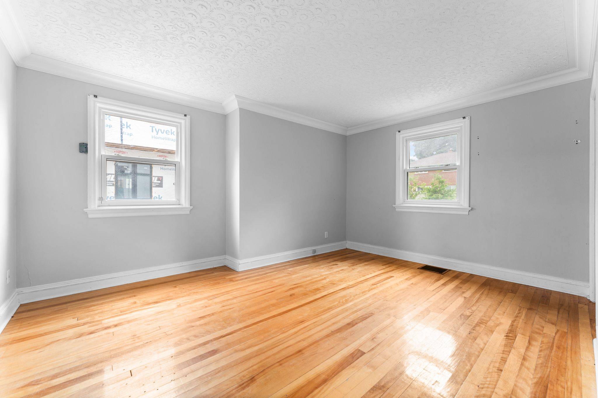 Woodroffe, ON K2B 5J4,422 Hartleigh AVE