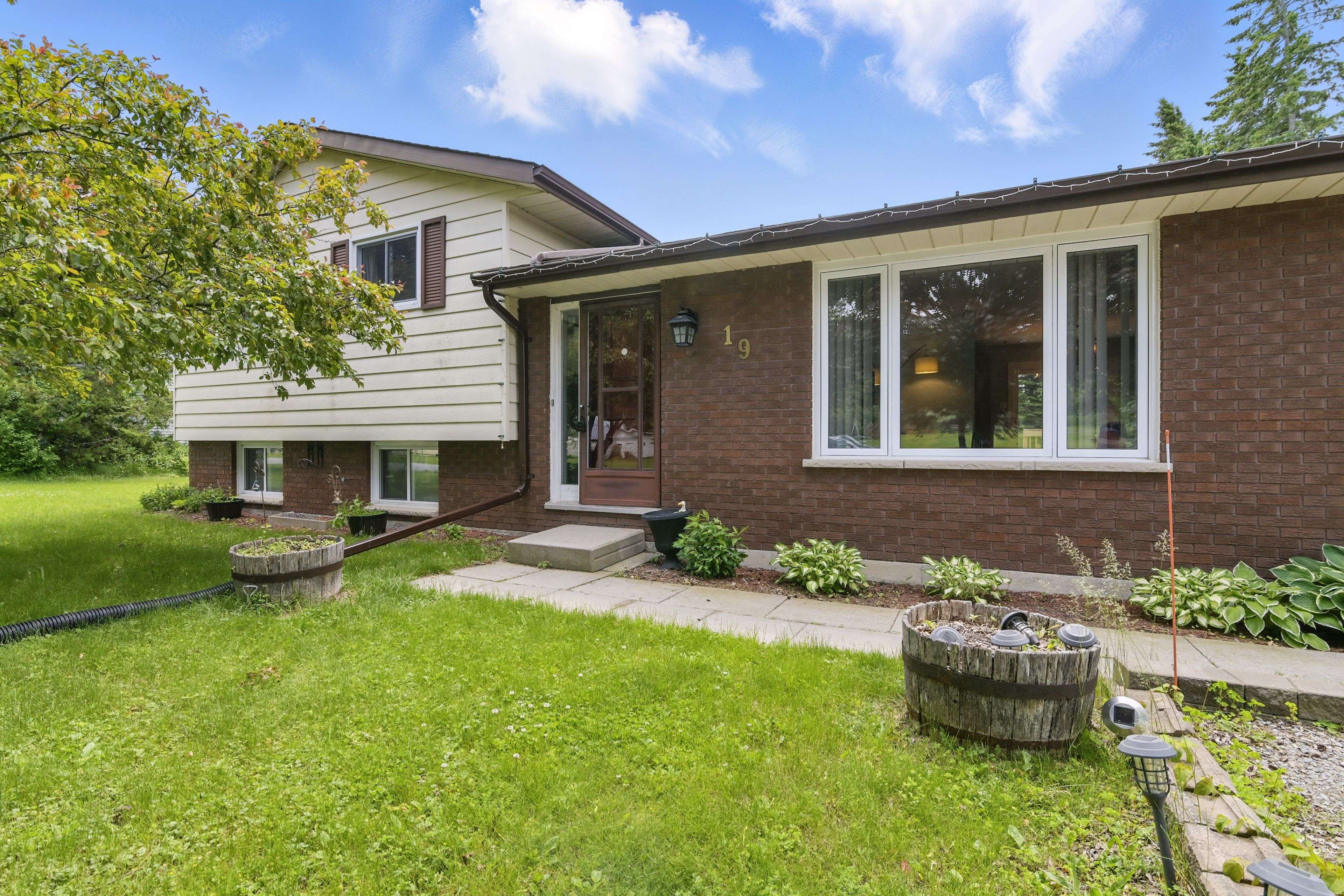 19 Edwards DR, Otonabee-south Monaghan, ON K0L 2G0