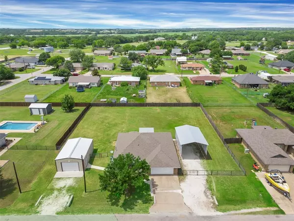 3920 Country Meadows Circle,  Granbury,  TX 76049