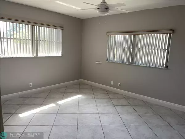 Pembroke Pines, FL 33025,9410 N Hollybrook Lake Dr #310