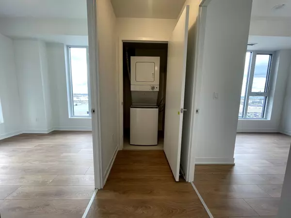Vaughan, ON L4K 0R4,10 Abeja ST #1418
