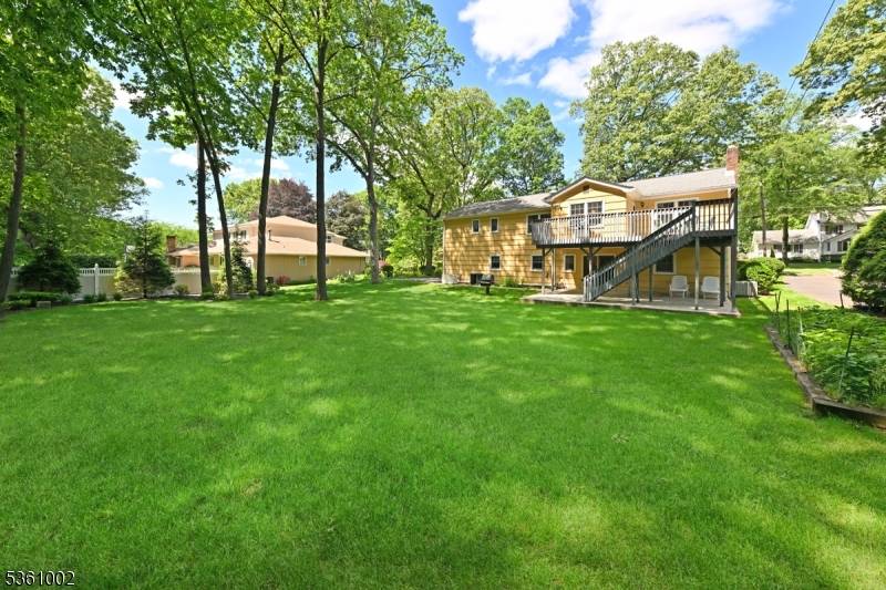 Paramus Boro, NJ 07652,10 Lyncrest Dr