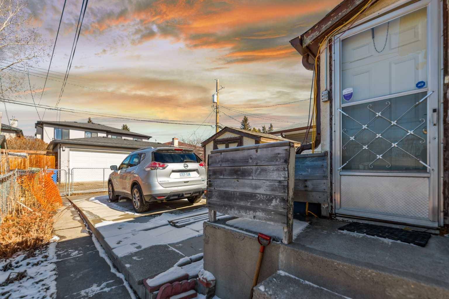 Calgary, AB T2E 2C3,318 29 AVE Northeast
